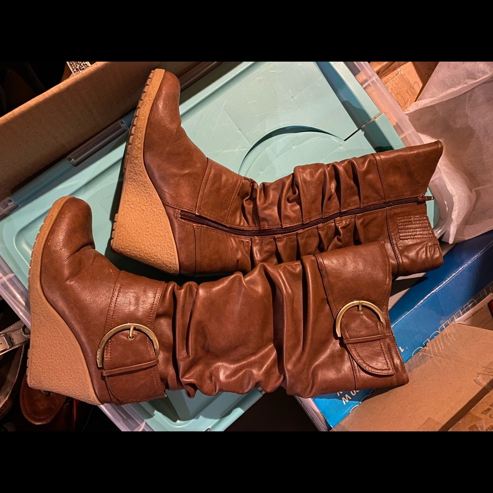Women’s winter wedge lined boots size 38